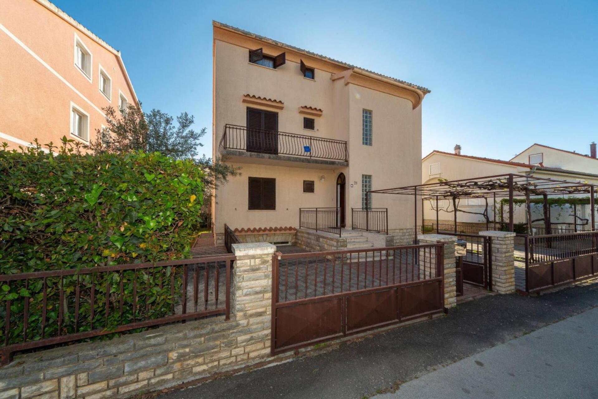 Three Bedroom Apartment In Biograd بيوغْغاد نا موغو المظهر الخارجي الصورة